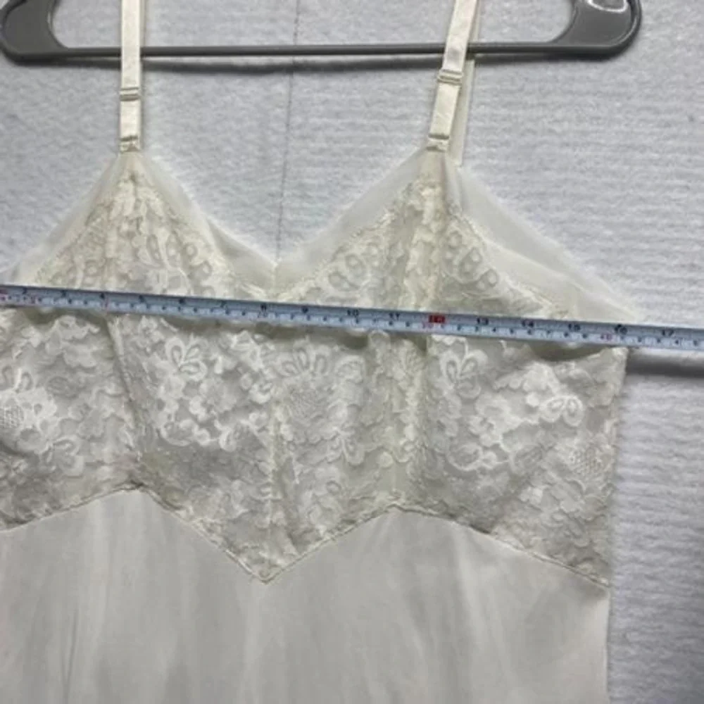 Vintage Slip Pembrooke Lace Measurements in photos EUC